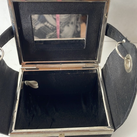 Satin evening purse, unbranded - Picture 4 of 8